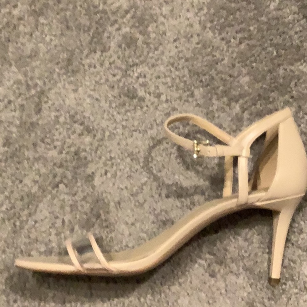 Ladies beige Michael Kors heels, size 9M